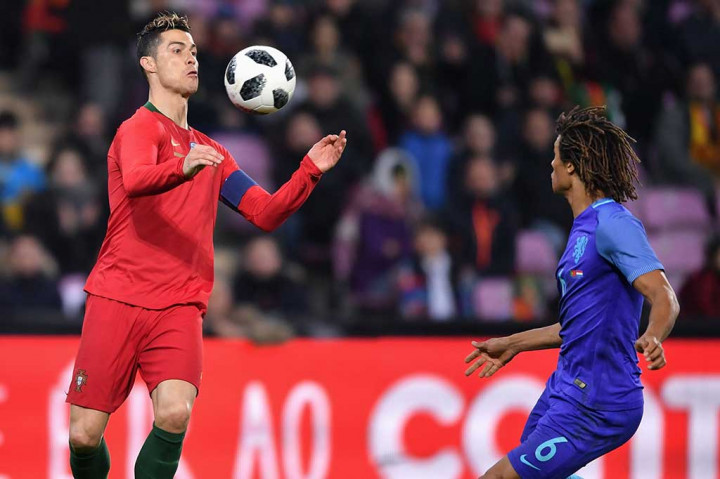 Portugal, yang akan menghadapi Spanyol, Iran, dan Maroko pada penyisihan grup Piala Dunia, mendominasi penguasaan bola untuk beberapa menit pembukaan.