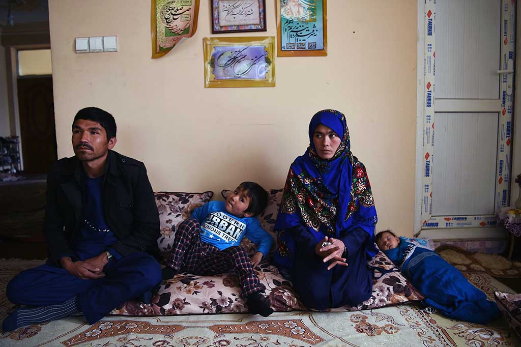 Kegigihan Ahmadi bertolak belakang dengan kondisi sebagian besar perempuan Afghanistan yang buta huruf dan diperlakukan sebagai warga negara kelas dua. 