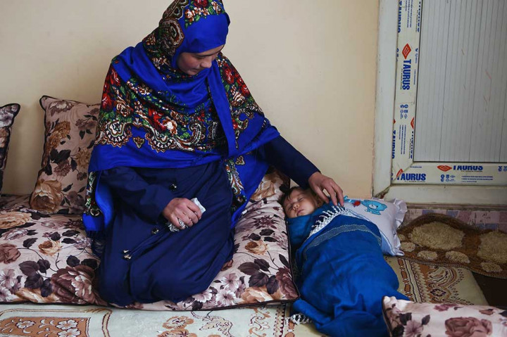 Perjuangan Ahmadi mendapat simpati dari berbagai kalangan. Salah satunya kampanye daring GoFundMe yang diluncurkan Asosiasi Pemuda Afghanistan. Kelompok itu menggalang dana untuk membantu Ahmadi membayar biaya kuliah di universitas tersebut. Sejauh ini dana yang telah terkumpul sekitar US$14 ribu.