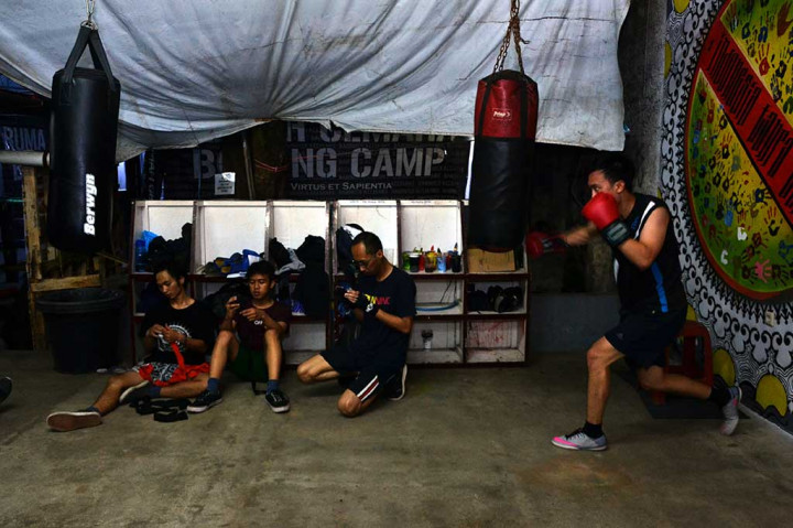 Bukan hanya tinju yang mampu melawan rasa kecanduan, bagi para pengguna narkoba latihan bersama orang yang tidak pernah memakai barang tersebut menjadi motivasi dan penyemangat untuk memerangi virus yang dapat menggerogoti daya tahan tubuh mereka. 