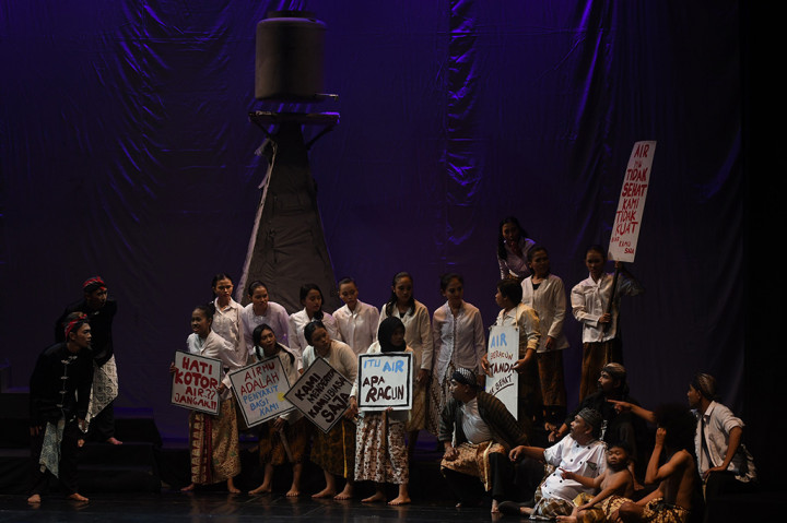 Pegelaran teater tersebut digelar dalam rangka memperingati Hari Teater Sedunia yang diperingati setiap 27 Maret.