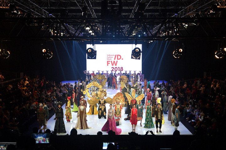 Ajang Indonesia Fashion Week resmi digelar di Jakarta Convention Center, Jakarta.