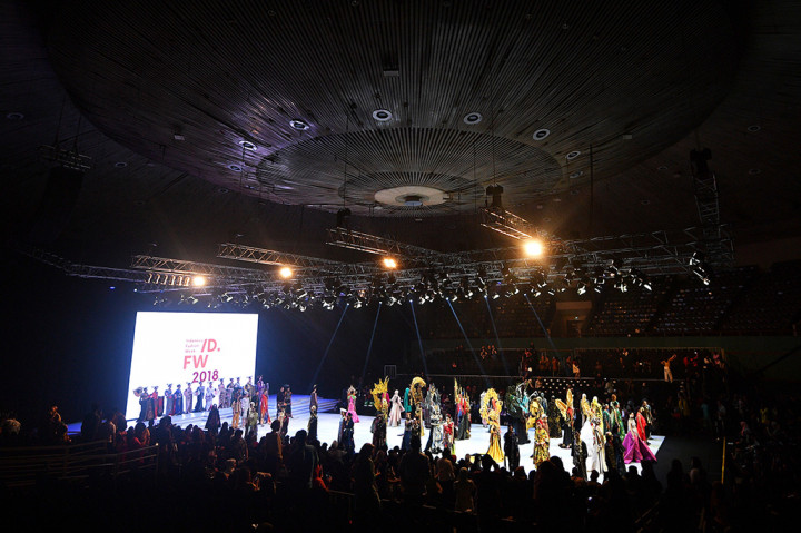Dengan diselenggarakannya ajang Indonesia Fashion Week (IFW) 2018 nantinya diharapkan dapat menjadi etalase industri mode yang mampu mendukung pertumbuhan industri mode nasional. IFW 2018 diselenggarakan dari 28 Maret-1 April 2018 di Jakarta Convention Center.