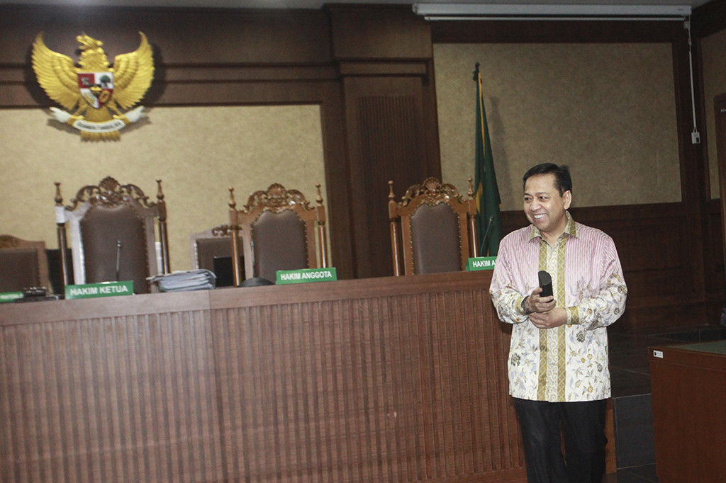 Setya Novanto dinilai telah memperkaya diri sendiri sebanyak 7,3 juta dollar AS atau sekitar Rp 71 miliar (kurs tahun 2010) dari proyek pengadaan KTP elektronik.

