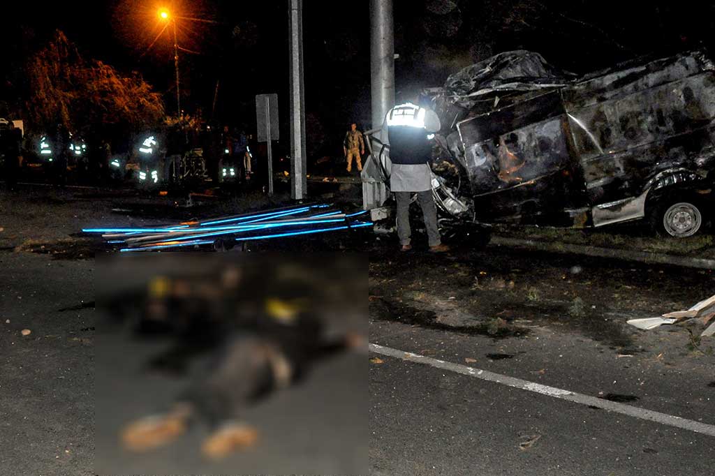 Bus tersebut sebenarnya hanya berkapasitas untuk 14 orang, tetapi dijejali lebih dari 50 orang termasuk wanita. Identitas pengemudi dan penyebab kecelakaan masih dalam penyelidikan.