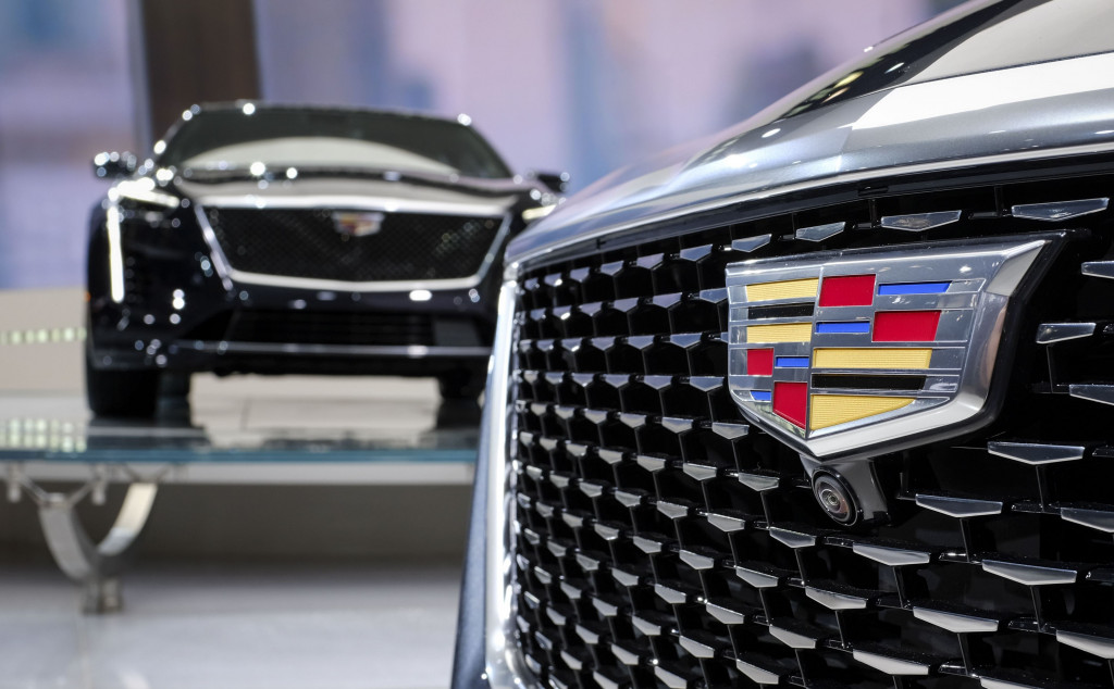 Cadillac CT6 V-Sport. Crossover mewah dari Cadillac yang selama ini identik dengan fullsize sedan. 