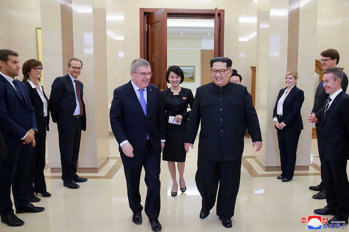 Bach berkunjung ke Pyongyang pada Kamis, 29 Maret 2018, setelah partisipasi Korut dalam Olimpiade Musim Dingin 2018 di Pyeongchang, Korsel, telah membantu mencairkan ketegangan di semenanjung Korea. Dalam pertemuan itu Bach menyampaikan apresiasinya kepada pemimpin Korut sehingga Olimpiade Musim Dingin itu menjadi simbol perdamaian.