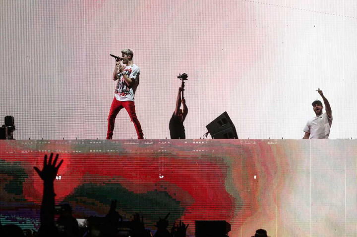 Dalam konser yang dimulai sekitar pukul 22.00 tersebut, Alex Pall dan Andrew Taggart tampil selama kurang lebih satu setengah jam dengan membawakan banyak lagu remix. 