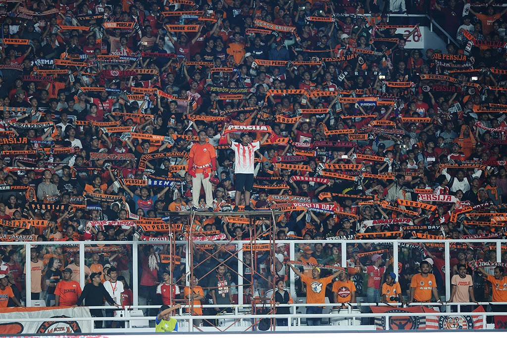 Jumlah tersebut melampaui laga perdana musim ini pekan lalu yang mempertemukan Bhayangkara FC kontra Persija. Bertempat di stadion yang sama, penonton yang datang kala itu hanya mencapai 39.425 orang. ANTARA/Akbar Nugroho Gumay