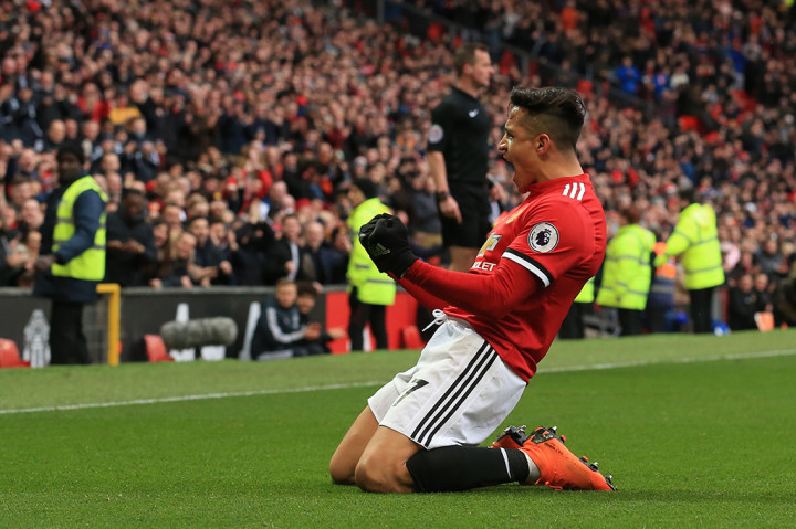 Lima belas menit berselang giliran Sanchez yang berhasil mencetak gol ke gawang Lukasz Fabianski lewat sebuah tembakan akurat. 
