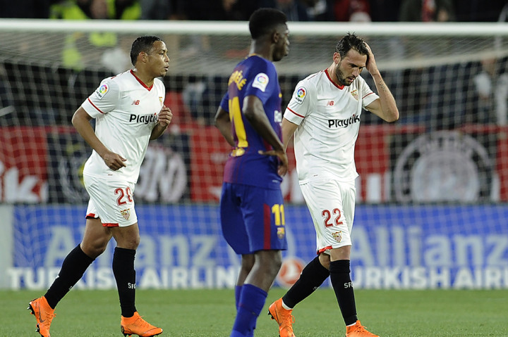 Sevilla membuka keunggulan lebih dahulu saat laga memasuki menit ke-36. Umpan silang Joaquin Correa dimaksimalkan tembakan jarak dekat Franco Vazquez yang bersarang di gawang Barcelona.