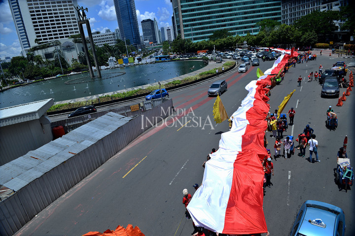 Kirab dimulai dari Bundaran Hotel Indonesia dan berakhir di gereja Immanuel Jakarta. MI/Susanto