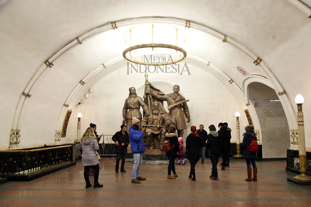 Beberapa stasiun tidak hanya berfungsi sebagai stasiun, namun juga sebagai musium dan galeri. 