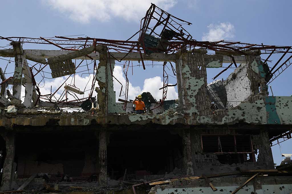 Pihak berwenang berencana membangun kembali permukiman tersebut. Sebagian akan diratakan terlebih dahulu sebelum dibangun kembali.