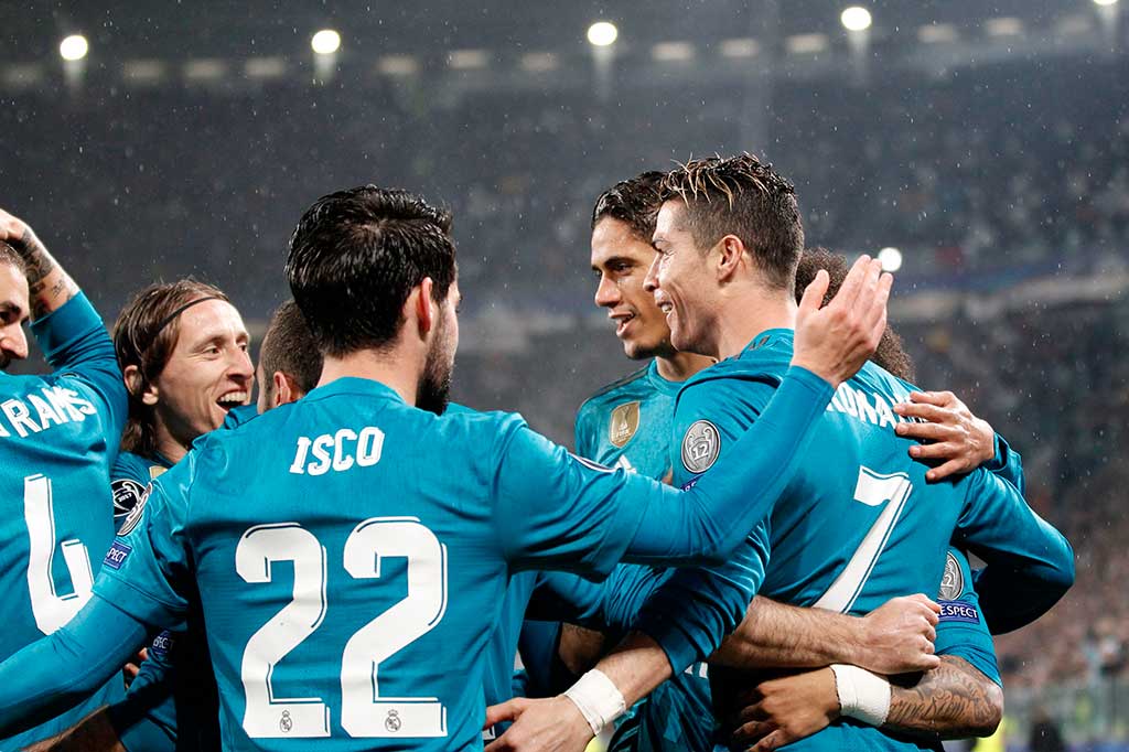 Cristiano Ronaldo menjadi momok tuan rumah pada leg pertama perempat final Liga Champions tersebut. Belum genap tiga menit laga berjalan, CR7 julukan Ronaldo telah menjebol gawang Gianluigi Buffon. AFP/Isabella Bonotto 