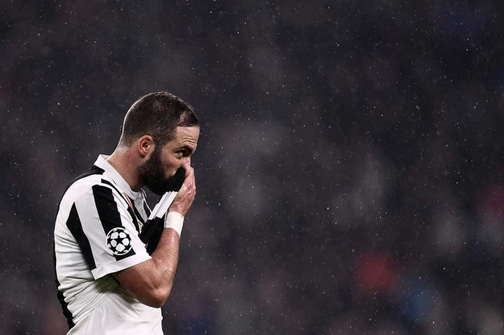 Juve berpeluang menyamakan kedudukan pada menit ke-23, namun sontekan Gonzalo Higuain masih dapat diselamatkan oleh kiper Madrid Keylor Navas. AFP/Marco Bertorello