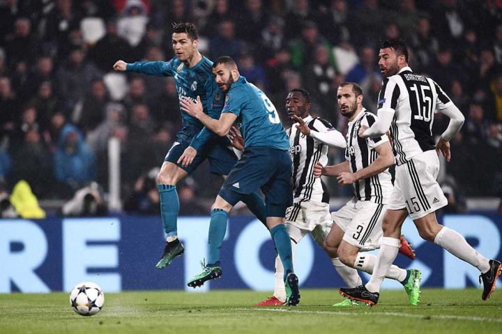 Di menit-menit akhir pertandingan Ronaldo berpeluang mencetak hattrick, namun sontekannya berhasil digagalkan oleh Buffon. Skor 3-0 bertahan hingga laga usai. AFP/Marco Bertorello