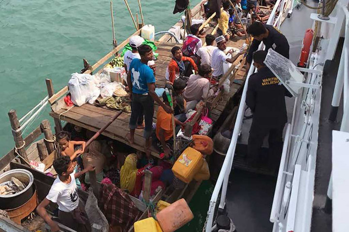 Semua penumpang berjumlah 56 orang, kebanyakan anak-anak dan perempuan. Mereka dalam keadaan sehat tetapi kelelahan dan kelaparan. AL Malaysa telah memberi mereka air, makanan, dan bantuan kemanusiaan lainnya. 