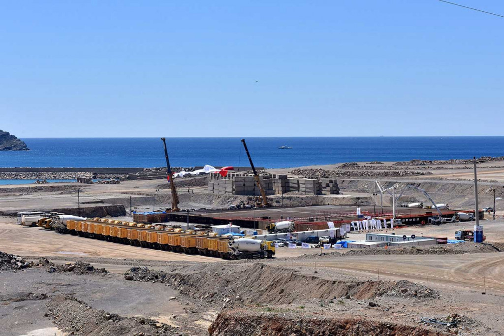 Ia menambahkan bahwa kendati ada penundaan, Turki masih berencana  mulai menghasilkan listrik pada unit pertama pada 2023.