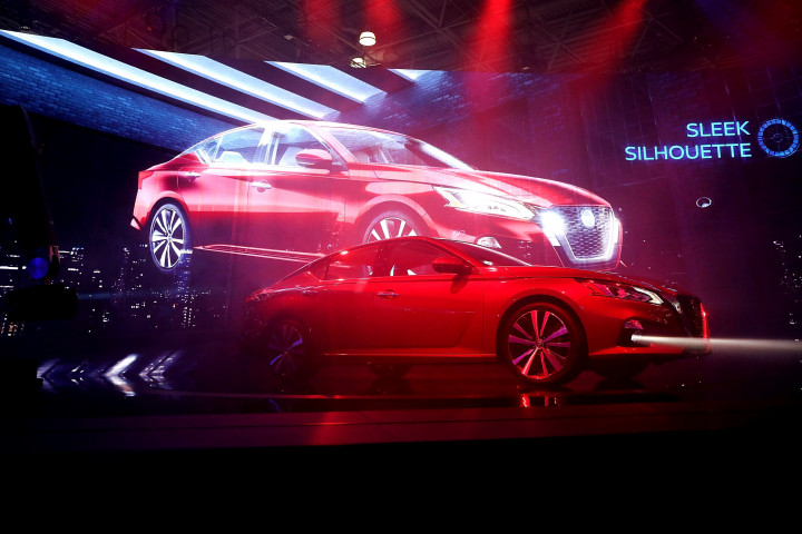Untuk menghadapi dominasi Camry dan Accord di segmen mid-size sedan, Nissan bertumpu kepada Altima alias Teana.
