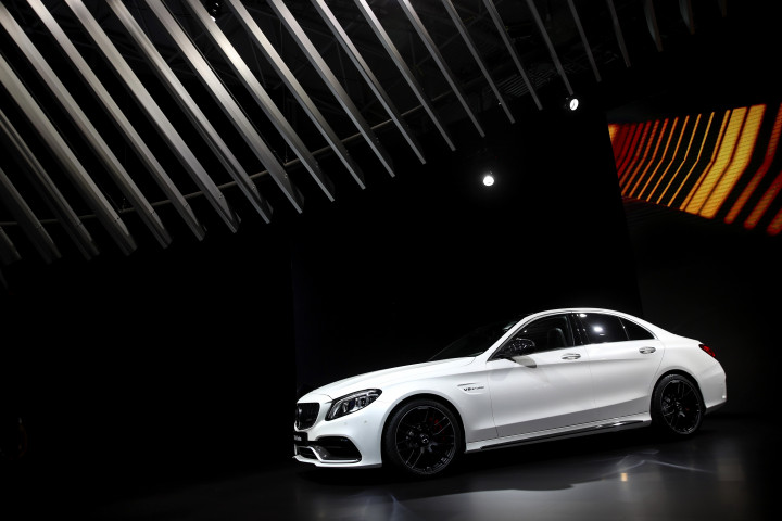 Mercedes-Benz AMG C3. Mid sedan untuk generasi muda berpunya. 