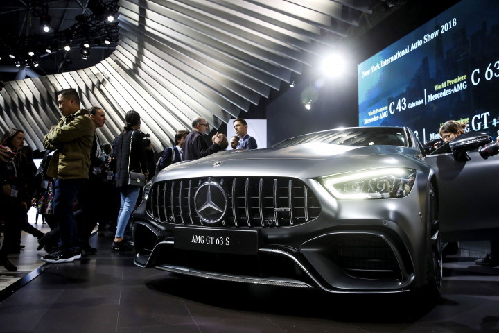 Mercedes-Benz AMG GT S Generasi terbaru coupe sporty ini makin tangkas dan trengginas.  