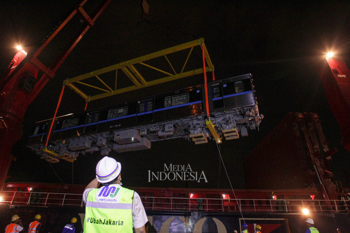 Untuk empat belas set rangkaian berikutnya akan mulai dikirim pada akhir Juni dan ditargetkan pada akhir Oktober seluruh enam belas set rangkaian kereta MRT Jakarta akan tiba di Jakarta dan disiapkan untuk mengikuti rangkaian proses trial run.