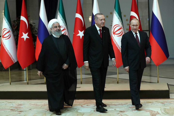 Iran dan Rusia sama-sama merupakan pendukung kuat presiden Suriah sementara Turki justru mendukung para gerilyawan anti-Bashar. Perbedaan sikap itu terus berlanjut di lapangan kendati ketiga negara tersebut menjalankan kerja sama politik untuk menurunkan kekerasan di Suriah.