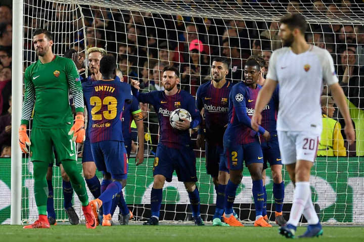 Barca memecah kebuntuan pada menit ke-38 setelah kapten AS Roma Daniele De Rossi melepaskan sepakan ke gawangnya sendiri. Skor 1-0 bertahan hingga jeda.