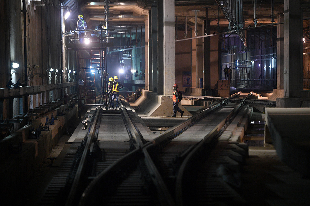 Perkembangan proyek sebesar 92,5 persen itu terdiri dari penyelesaian konstruksi stasiun bawah tanah (underground) yang mencapai 95,83 persen dan penyelesaian konstruksi stasiun layang (elevated) sekitar 89,19 persen.