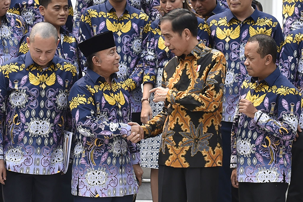 Pada kesempatan tersebut, para pimpinan HIPMI mengeluhkan minimnya keterlibatan pengusaha lokal dalam pengerjaan proyek infrastruktur dan meminta pemerintah tetap melibatkan mereka dalam pengerjaan proyek, salah satunya dijadikan sebagai subkontraktor.
