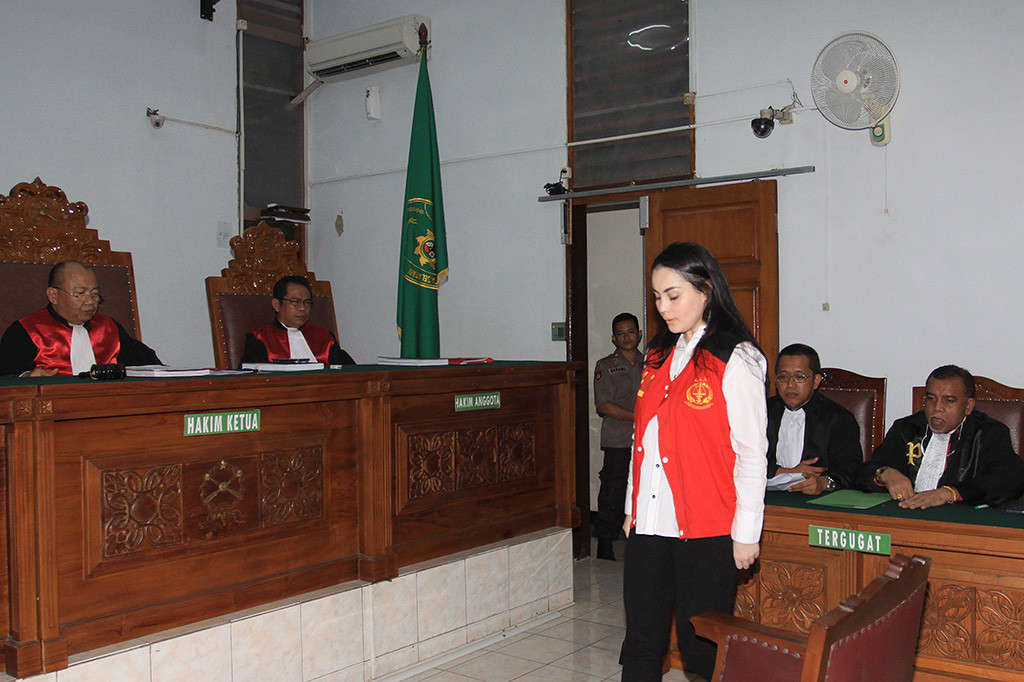 Jennifer Dunn Jalani Sidang Perdana