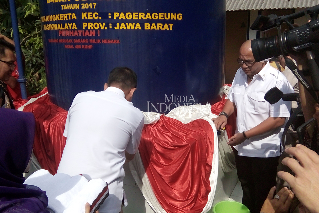 Menteri Energi dan Sumber Daya Mineral, Igansius Jonan berencana meresmikan sumur bor air tanah untuk memenuhi kebutuhan air bersih bagi masyarakat di Desa Tanjungkerta, Kecamatan Pageurageung, Kabupaten Tasikmalaya.