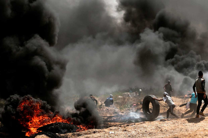 Ancaman penembakan dari pasukan Israel tidak menggoyahkan langkah ribuan warga Palestina untuk melakukan protes, seminggu setelah demonstrasi serupa dan menewaskan 19 warga Palestina.