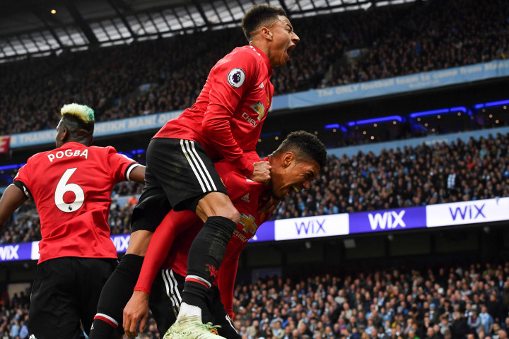 United berbalik unggul ketika Smalling menyundul umpan tendangan bebas Alexis Sanchez di menit ke-69. Chris Smalling memastikan kemenangan Manchester United atas Manchester City. 