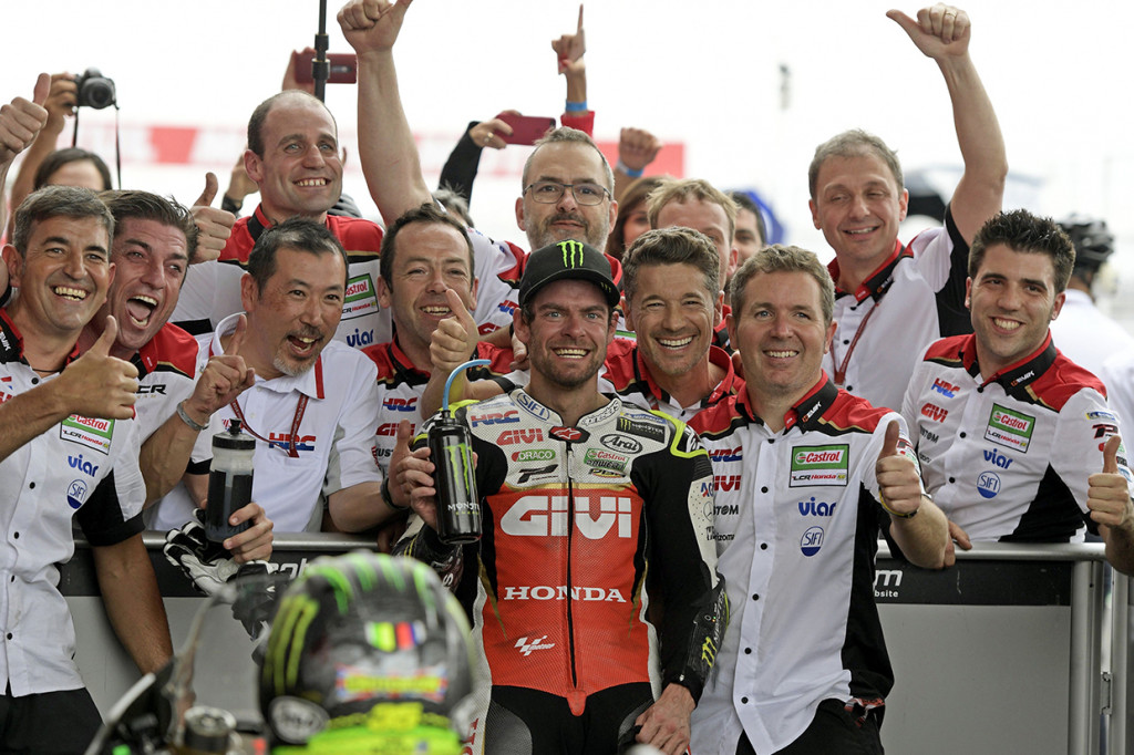 Pembalap asal Inggris yang membela tim LCR Honda, Cal Crutchlow memenangi balap MotoGP Argentina di Sirkuit Termas de Rio Hondo.
