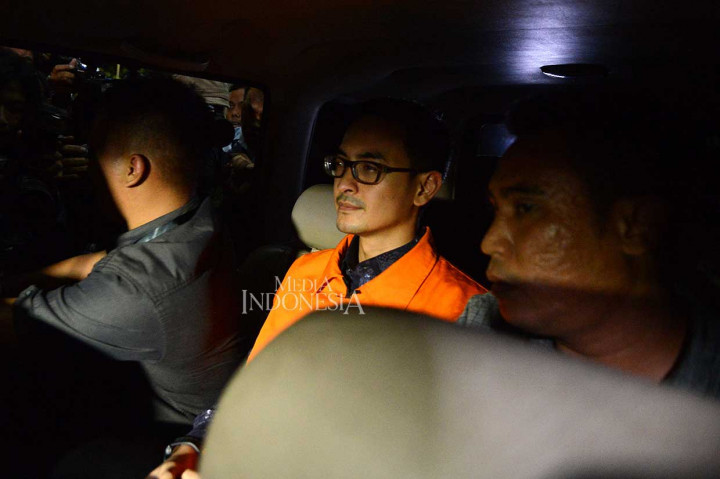 Sebelumnya, KPK telah menetapkan Zumi Zola bersama Kepala Bidang Bina Marga PUPR Provinsi Jambi Arfan sebagai tersangka terkait proyek-proyek di Dinas PUPR Provinsi Jambi 2014-2017 pada 2 Februari 2018. Gratifikasi yang diduga diterima Zumi dan Arfan adalah Rp6 miliar. MI/Susanto