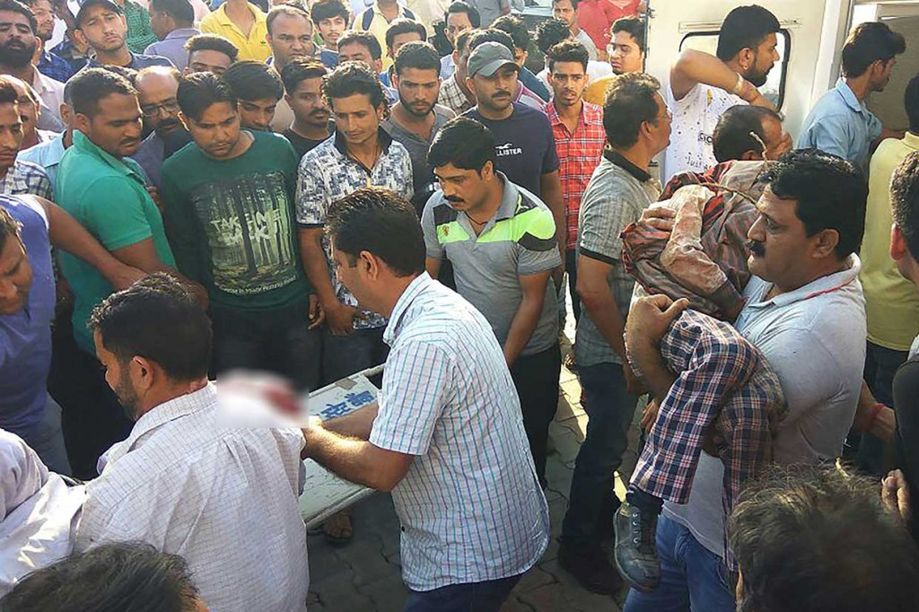 Bus itu mengantar murid sekolah swasta di Kota Nurpur, 300 kilometar dari Shimla, ibu kota negara bagian tersebut. Para siswa berusia antar 10-12 tahun.