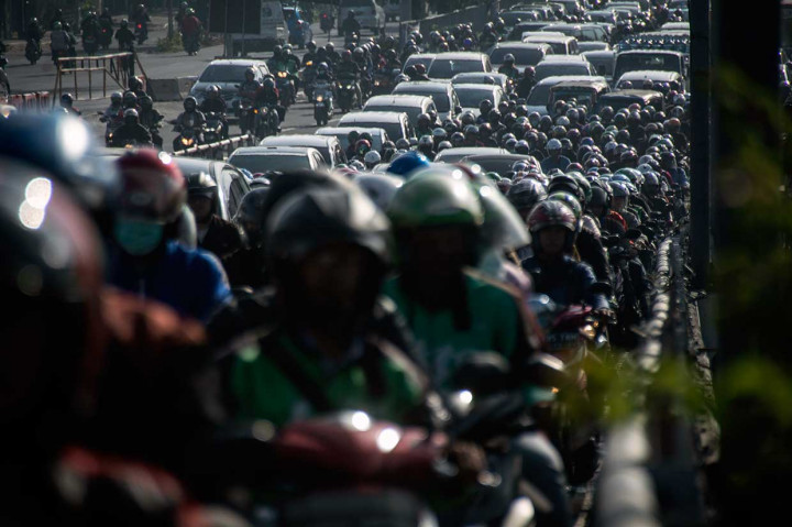 Uji coba underpass Matraman menyebabkan kemacetan di sejumlah ruas jalan di kawasan tersebut. Macet parah terjadi di Jalan Pramuka menuju Cikini Jakarta Pusat, karena jalur yang semula satu arah dibuat menjadi dua arah. ANTARA/Aprilio Akbar