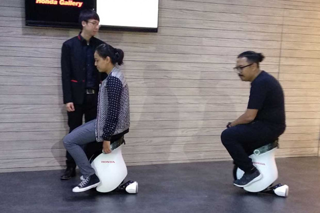 Ada juga UNI-CUB merupakan penyempurnaan dari versi sebelumnya. UNI-CUB memiliki dimensi 510x315x620 mm dengan bobot 25 kg, dilengkapi baterai lithium-ion. Kecepatan maksimum 6 km per jam dan jarak jangkauan 6 km. Untuk jangkauan 6 km dapat ditempuh dalam waktu 1,5 jam pada kecepatan 4 km per jam.
