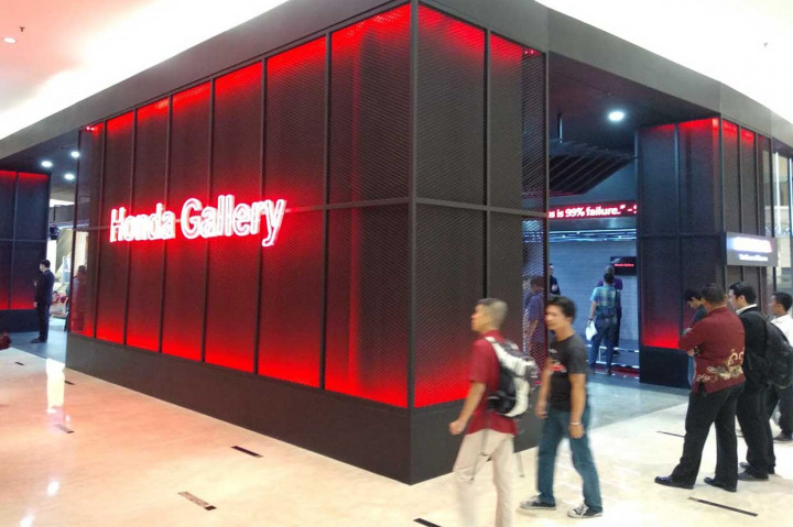 Terakhir ada Interactive wall yang berisi segala informasi produk-produk Honda. Galeri ini berlokasi di Ground Floor Senayan City Mall, menempati  area seluas 237,8 m2.