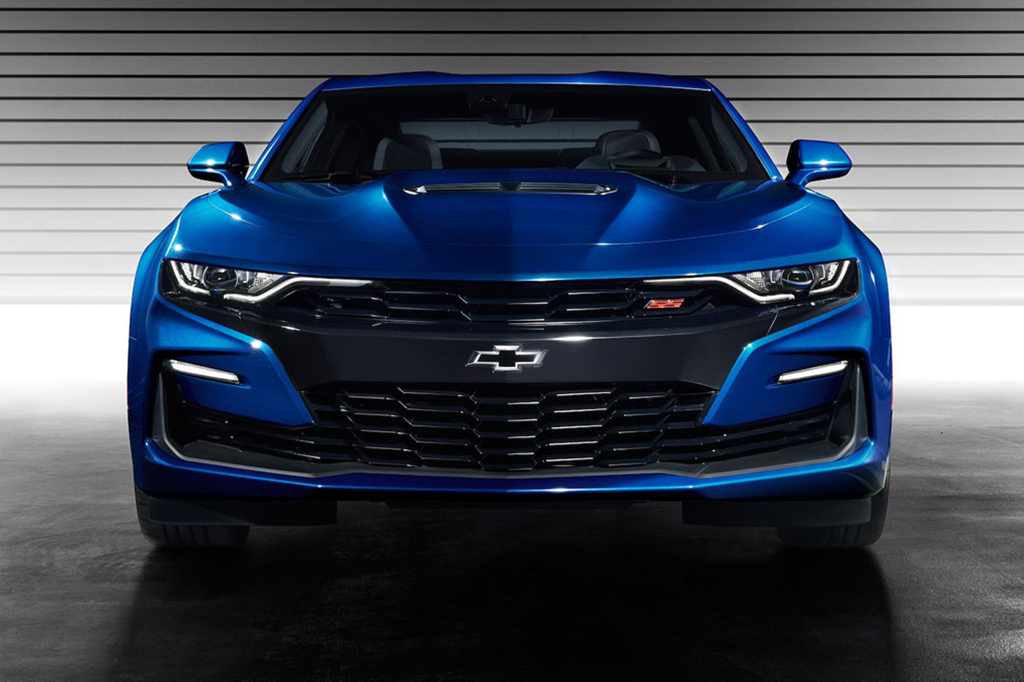 Kini New Camaro tampilan lebih agresif dengan lampu utama LED Projector dengan dilengkapi DRL, desain grill baru, hingga desain bumper baru.