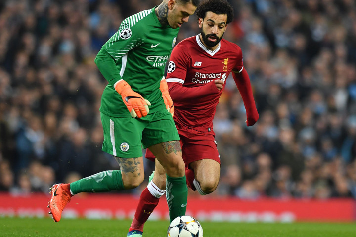 Sementara peluang terbaik Liverpool terjadi pada menit akhir babak pertama. Mohamed Salah berhasil merangsek ke wilayah pertahanan Man City hingga mengecoh kiper Ederson, namun tembakannya masih melambung. Skor 1-0 untuk keunggulan Man City bertahan hingga babak pertama usai.
