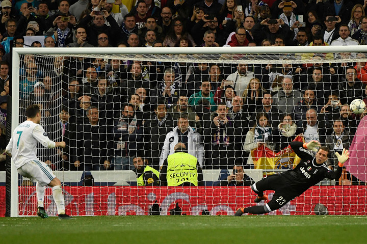 Cristiano Ronaldo kemudian maju sebagai eksekutor dan sukses menjalankan tugasnya. AFP/PIERRE-PHILIPPE MARCOU