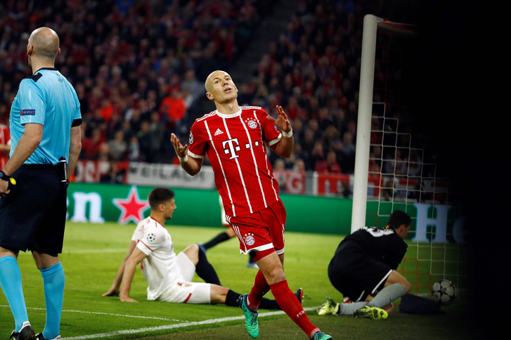 Peluang untuk mencetak gol didapat Arjen Robben, namun belum berhasil membobol gawang Los Nervionenses. AFP/ODD ANDERSEN 