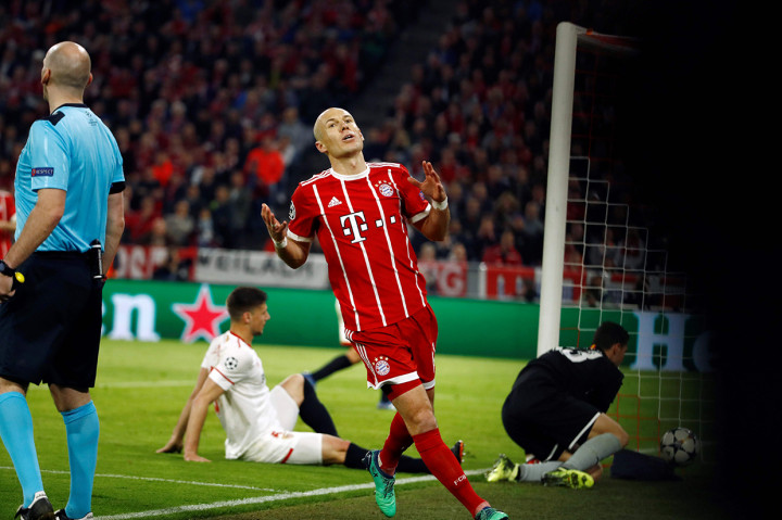 Peluang untuk mencetak gol didapat Arjen Robben, namun belum berhasil membobol gawang Los Nervionenses. AFP/ODD ANDERSEN 