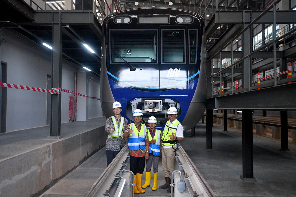 Tidak sendirian, Anies hadir bersama anak ketiganya, Kaisar Hakam(kedua kanan).