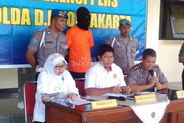 Tim Polda DIY berhasil mengamankan barang bukti dua ekor burung kakatua seram (jambul oranye), dua burung kakatua jambul kuning, dua  burung elang bondol dan satu elang bido yang akan dijual, serta menangkap satu tersangka berinisal SR. Atas perbuatannya, SR dijerat dengan Pasal 40 ayat 2 UU RI No 5 tahun 1990 tentang Konservasi Sumber Daya Alam Hayati, dan Ekosistem, serta tentang Pengawetan Tumbuhan dan Satwa yang dilindungi, dengan ancaman denda paling banyak Rp100 juta dan hukuman penjara atau kurungan paling lama lima tahun. MI/Agus Utantoro