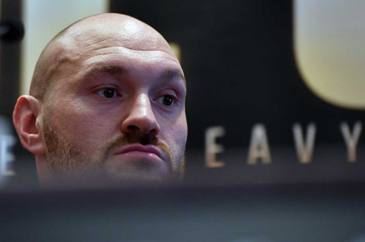 Fury belum bertarung lagi sejak mengalahkan Wladimir Klitschko yang sebelumnya tak terkalahkan untuk mengklaim gelar juara dunia versi IBF, WBA dan WBO pada November 2015. Dia kemudian dilucuti dari sabuk IBF serta dilanjutkan dengan melepaskan sabuk juara WBA dan WBO. Rekan senegaranya Anthony Joshua, juara Olimpiade 2012, kini memegang sabuk-sabuk tersebut.