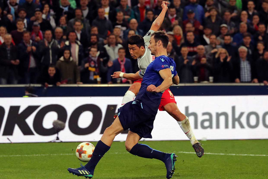 Dua menit kemudian, mereka memperbesar keunggulan melalui gol penyerang Korea Selatan Hee-Chan Hwang, yang sekaligus membuat kedudukan agregat menjadi imbang 5-5.